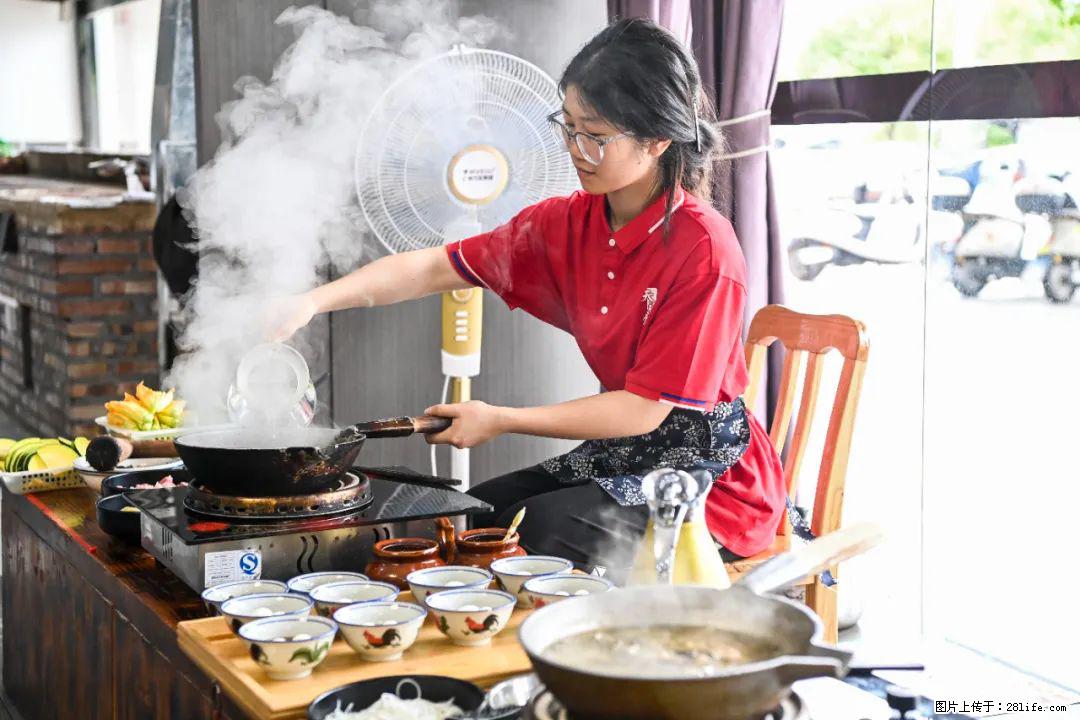 全网追的“扁担女孩”，找了一份暑假工，时薪12元 - 石家庄生活资讯 - 石家庄28生活网 sjz.28life.net